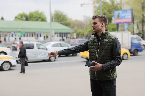 Московские волонтеры активно консультируют граждан относительно военной службы по контракту