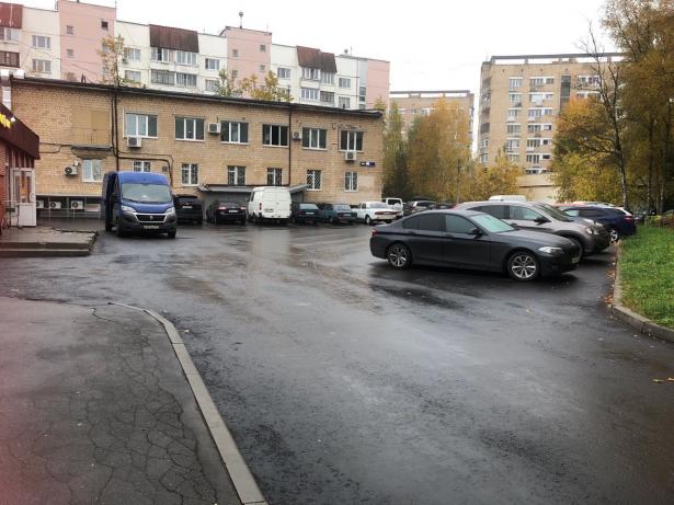В Матушкино возле корпуса 234А завершили благоустраивать прилегающую территорию