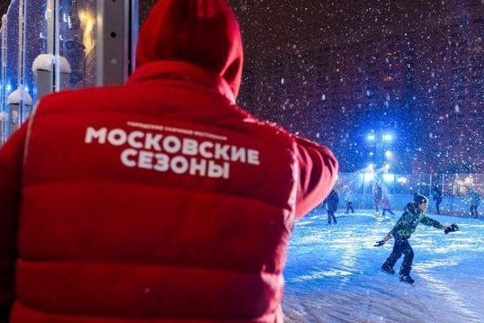 Горожане могут посещать бесплатный каток в 16 микрорайоне до конца февраля