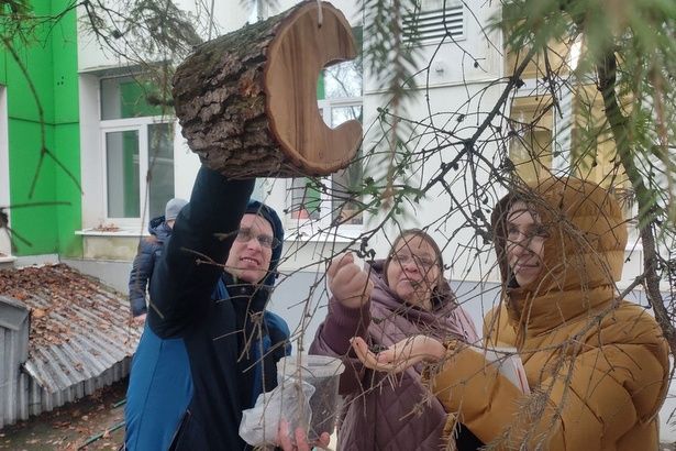 Реабилитанты РЦдИ «Ремесла» позаботились о зеленоградских птичках