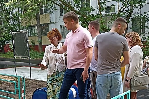 Глава управы района Матушкино Антон Гущин провел 7 июня обход 4 микрорайона
