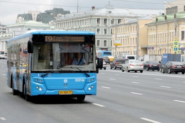 На 30  маршрутах наземного городского транспорта увеличилось число рейсов и сократились интервалы движения 