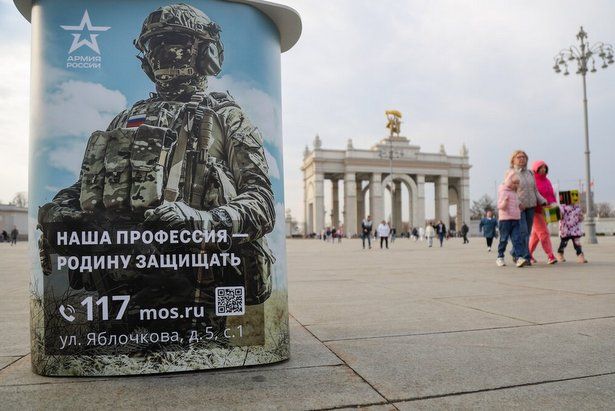 Заслуженная артистка РФ Ирина Апексимова посетила столичный пункт отбора на военную службу по контракту