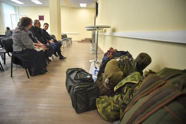 Актриса Анна Михайловская посетила столичный пункт отбора на военную службу по контракту