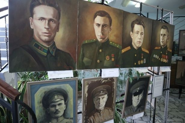 Полицейские испытали гордость за Россию, знакомясь с работами патриотической выставки