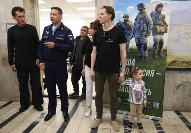 Артисты Москонцерта встретились с контрактниками в Едином пункте отбора на военную службу в Москве