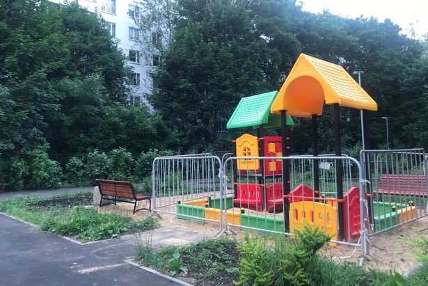 Благоустройство двора у корпусов 406-407 в Матушкино вышло на финишную прямую