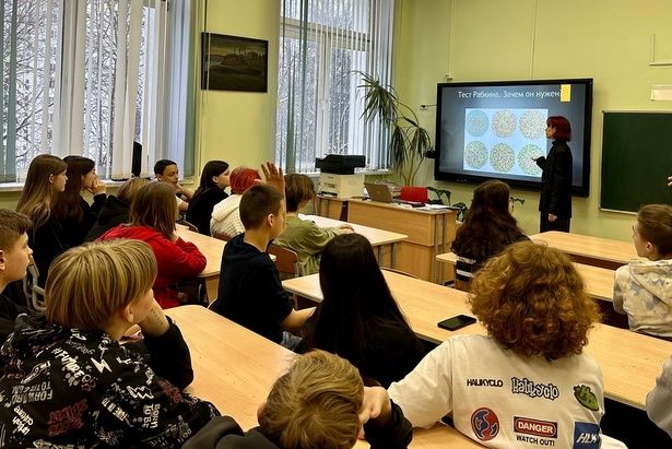 Восьмиклассники школы N842 участвовали в своей игре «Что? Где? Когда?»