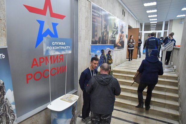 Будущий контрактник считает, что мужчинам не стоит сидеть дома в сложное время