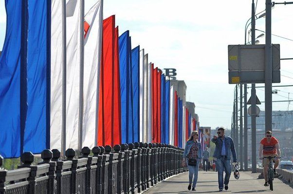 В столице продолжают отмечать 350-летие флага России