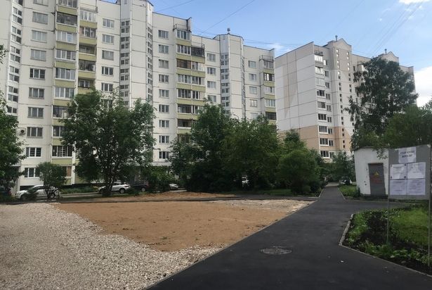 Обновленные детские площадки у корпусов 107-109 будут с разным покрытием