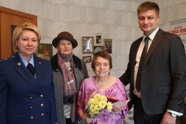 Участнице  войны из Матушкино вручили юбилейную медаль в честь 75-летия Победы