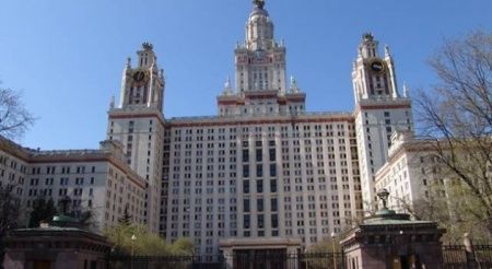 Мэр Москвы Сергей Собянин заложил памятную капсулу при строительстве на территории МГУ уникальной школы-интерната для одаренных детей