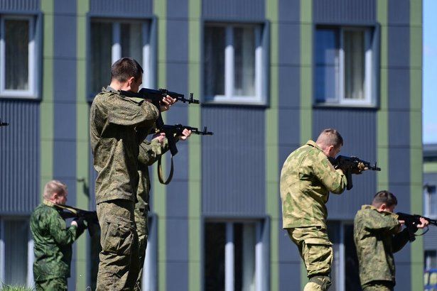Отправляющиеся на службу по контракту отметили чёткую работу пункта отбора в Москве