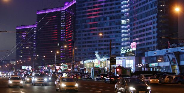 Москвичек поздравят с 8 марта с медиафасадов на Новом Арбате