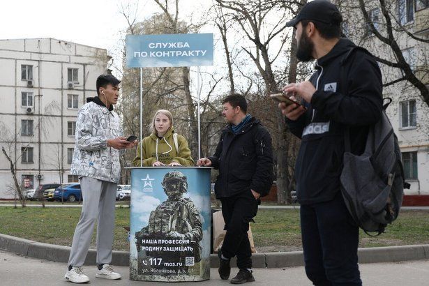 Жители Москвы активно интересуются деталями заключения контрактов на военную службу