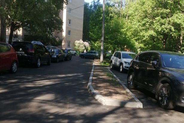В двух дворах района Матушкино перестилают асфальтовые покрытия