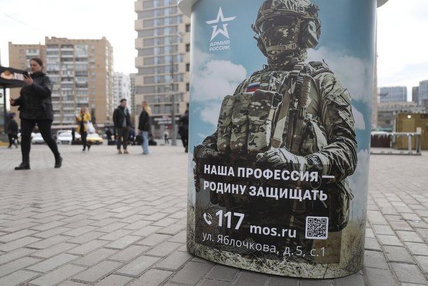 Певица Ирина Дубцова посетила столичный пункт отбора на военную службу по контракту