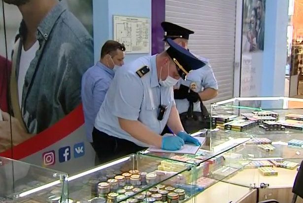 За один день в торговых центрах ЮАО выявлено 64 нарушителя масочного режима