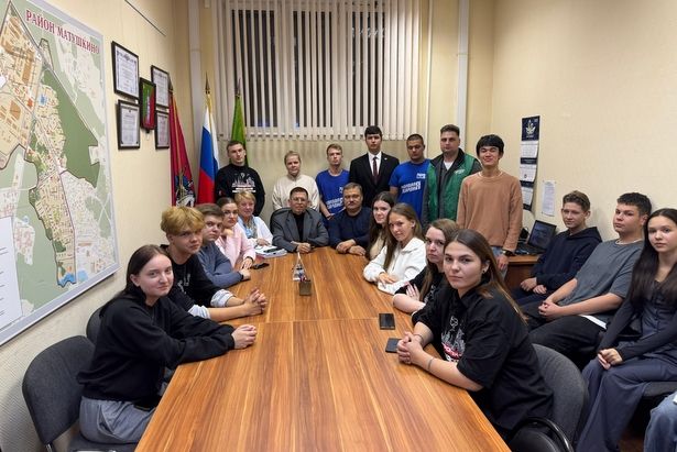 В Матушкино муниципальные депутаты рассказали молодым избирателям о своей деятельности