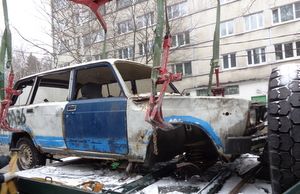 В районе Матушкино продолжается работа по вывозу брошенных автомобилей