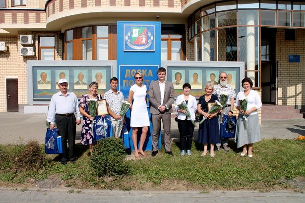В районе Матушкино состоялось открытие обновленной Доски Почета