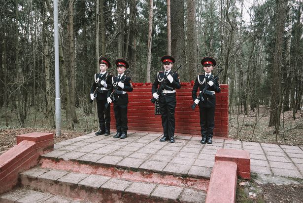 На мемориале «Блиндаж» ученики школы района Матушкино провели вахту Памяти