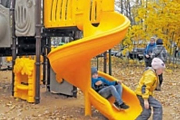  В 4-м микрорайоне по просьбам жителей установили детский игровой комплекс