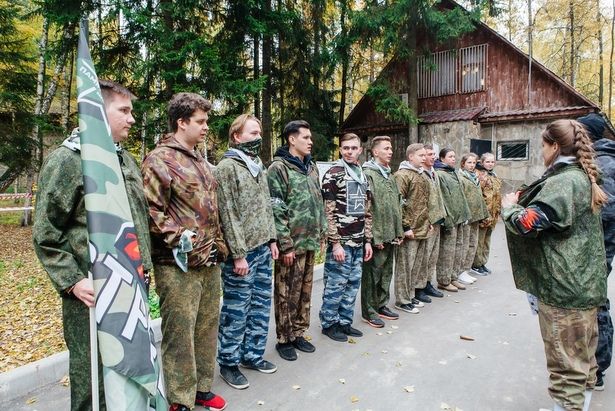 Стрельба из арбалета и скалодром для членов Молодежной палаты
