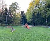 В лесопарке района Матушкино обустраивают детский «космический» городок