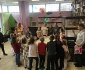 Юные жители Матушкино поздравили Деда Мороза с днем рождения