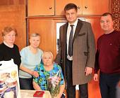 Жителям Матушкино вручили на дому юбилейные медали к 75-летию Победы