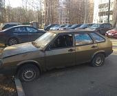 Владельца  брошенной в Матушкино старой машины просят разобраться со своим имуществом