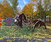 Зона отдыха на Березовой аллее пополняется новым спортивным и игровым оборудованием