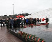 Делегация района Матушкино приняла участие в возложении цветов к Монументу Славы