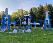 В лесопарке района Матушкино обустраивают детский «космический» городок